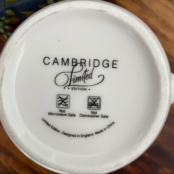 Cambridge Limited Edition Mugs With Gold Accents - Picture 5 of 5